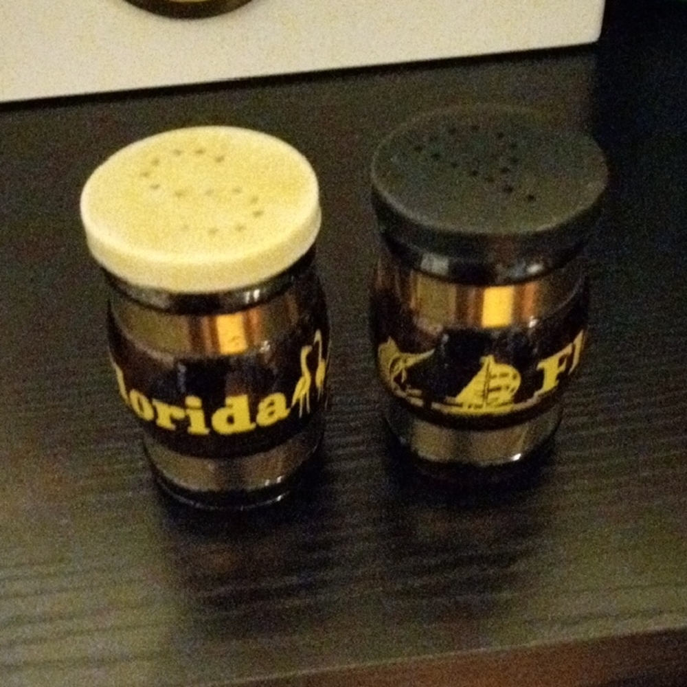 Vintage Florida Barrel Salt and Pepper Shakers